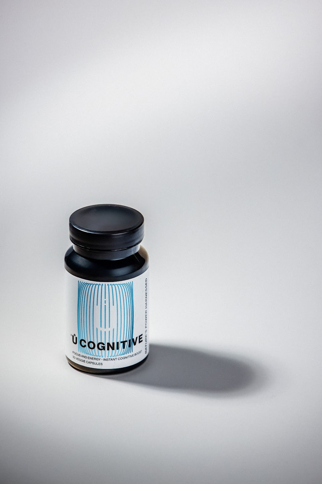 Ů COGNITIVE dietary supplement on a minimalist background, for daily focus and concentration.